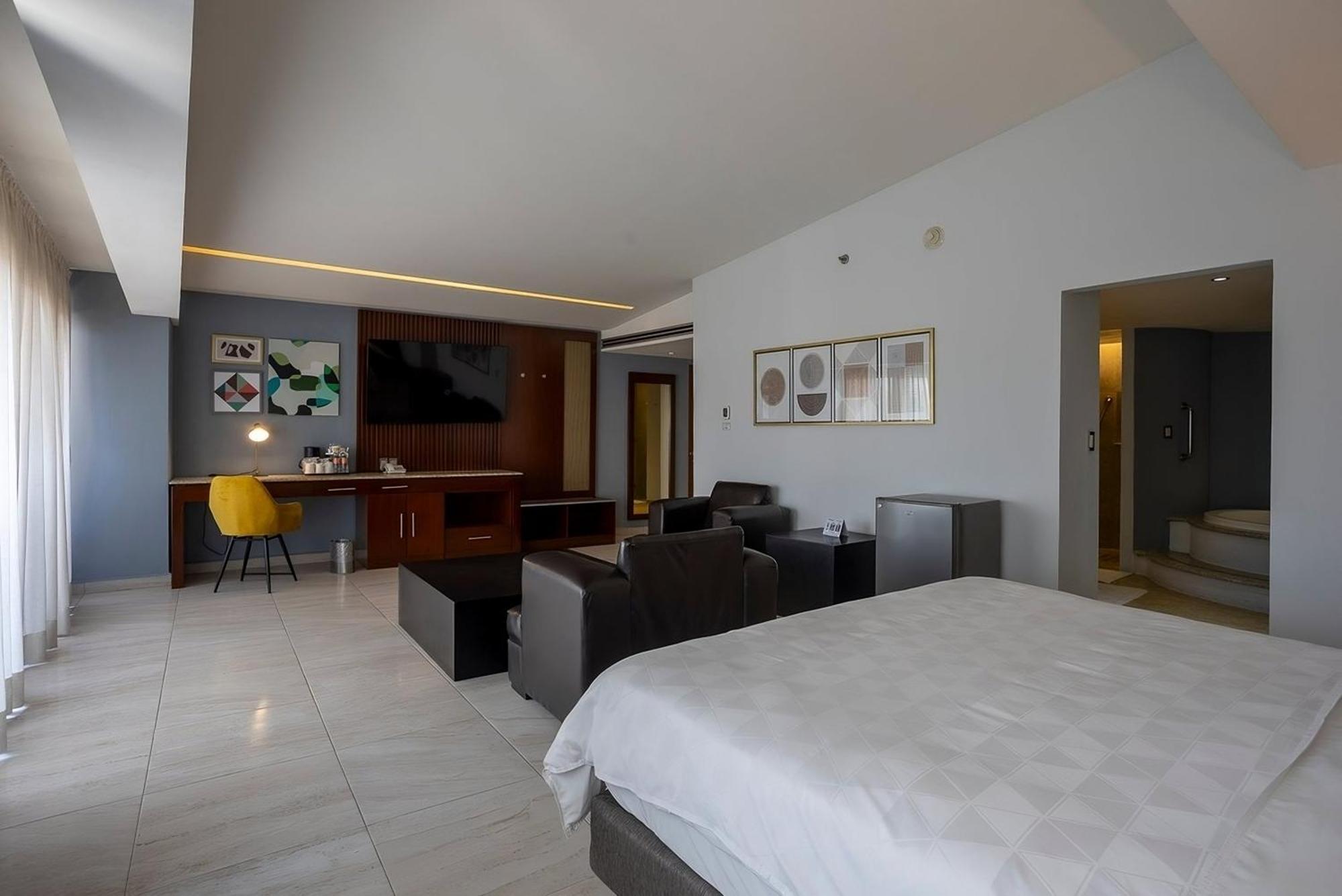 Holiday Inn Puebla Finsa By Ihg Buitenkant foto